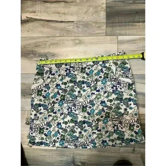 Liz Golf Women’s Floral Skort w/side Zip Hook Eye Closure, has pockets Size 14 - Picture 7 of 9